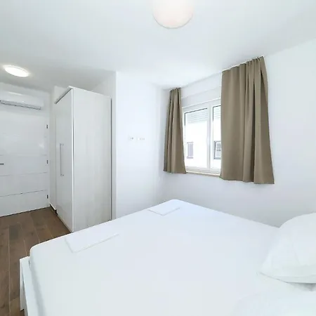 Vidalis, No 1 Appartement Kožino